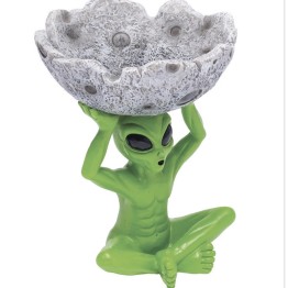 Alien W/ Half Moon Ashtray LT228